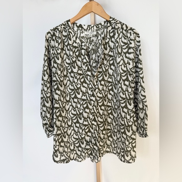 JACHS Girlfriend Tops - Jachs Girlfriend Blouse Womens Size M Olive Green Abstract Print V-Neck Flowy